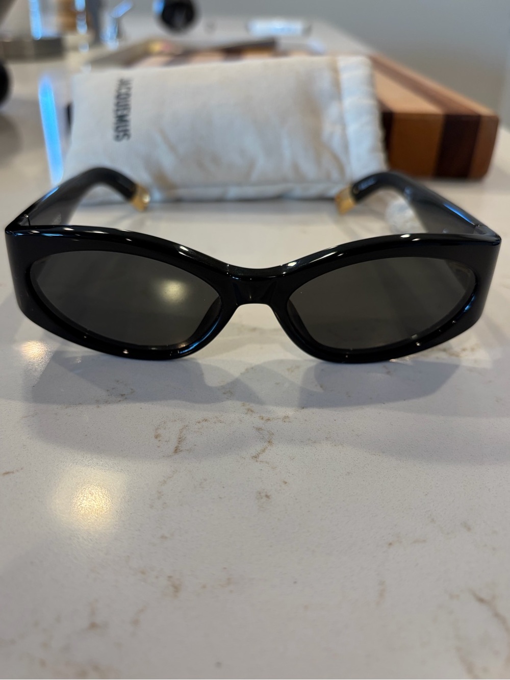 Jacquemus Black Cat-Eye Sunglasses with Gold Temples - Picture 4 of 5